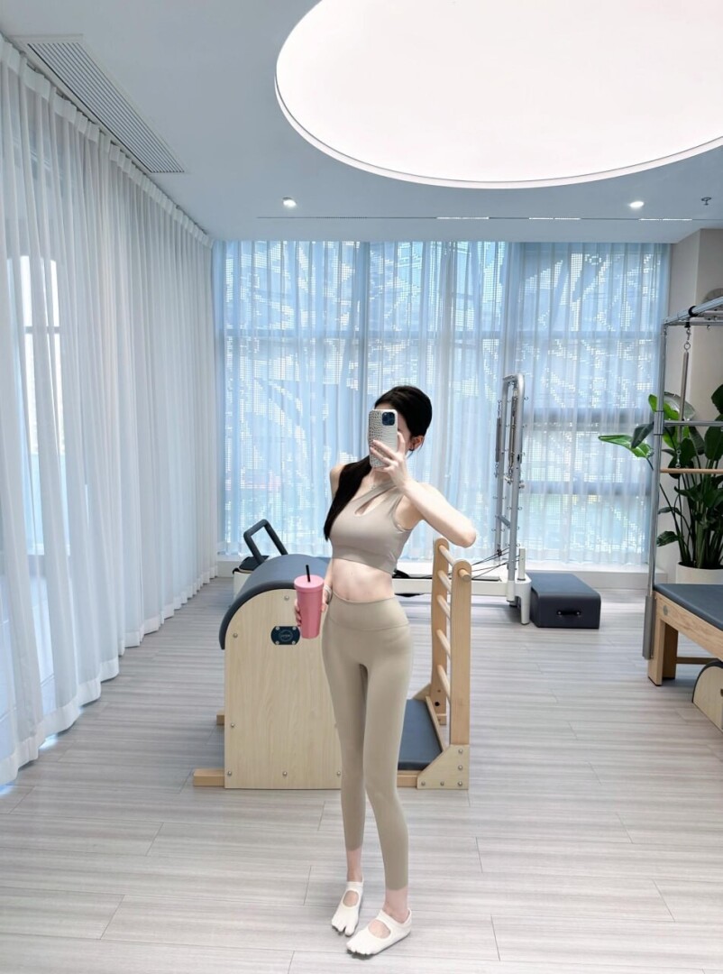 NTR和露出，跟女友的第一次露出。[12P]