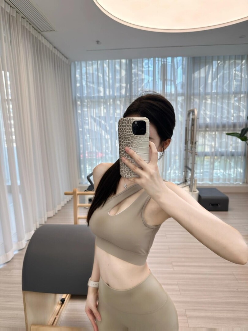 NTR和露出，跟女友的第一次露出。[12P]