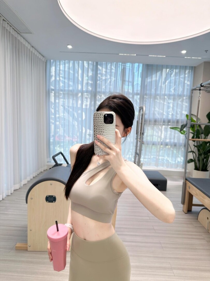 NTR和露出，跟女友的第一次露出。[12P]