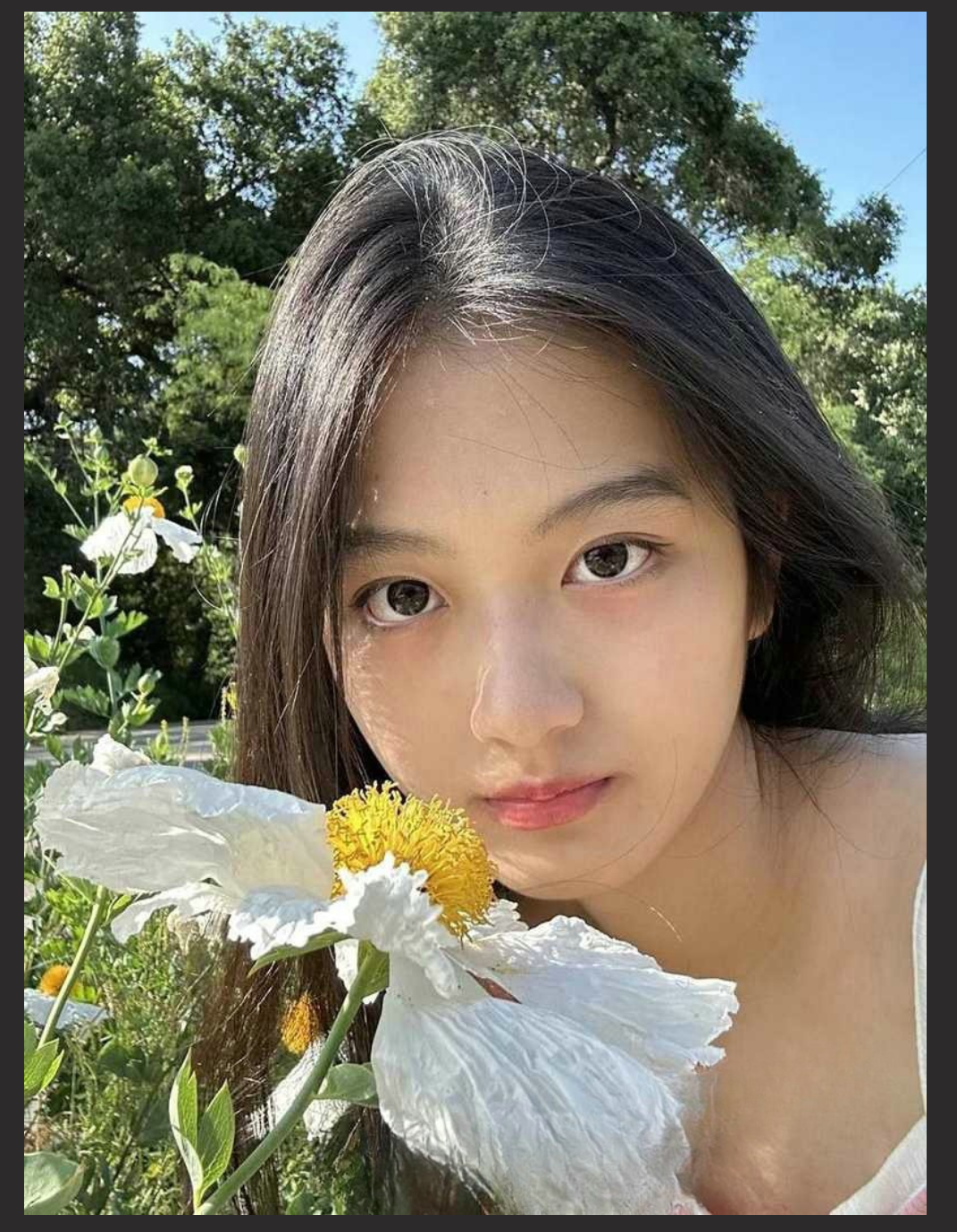 四川传媒学院 舞蹈系大一学生妹 超极反差 带上眼镜的瞬间感觉直接拉满 瓜友投稿