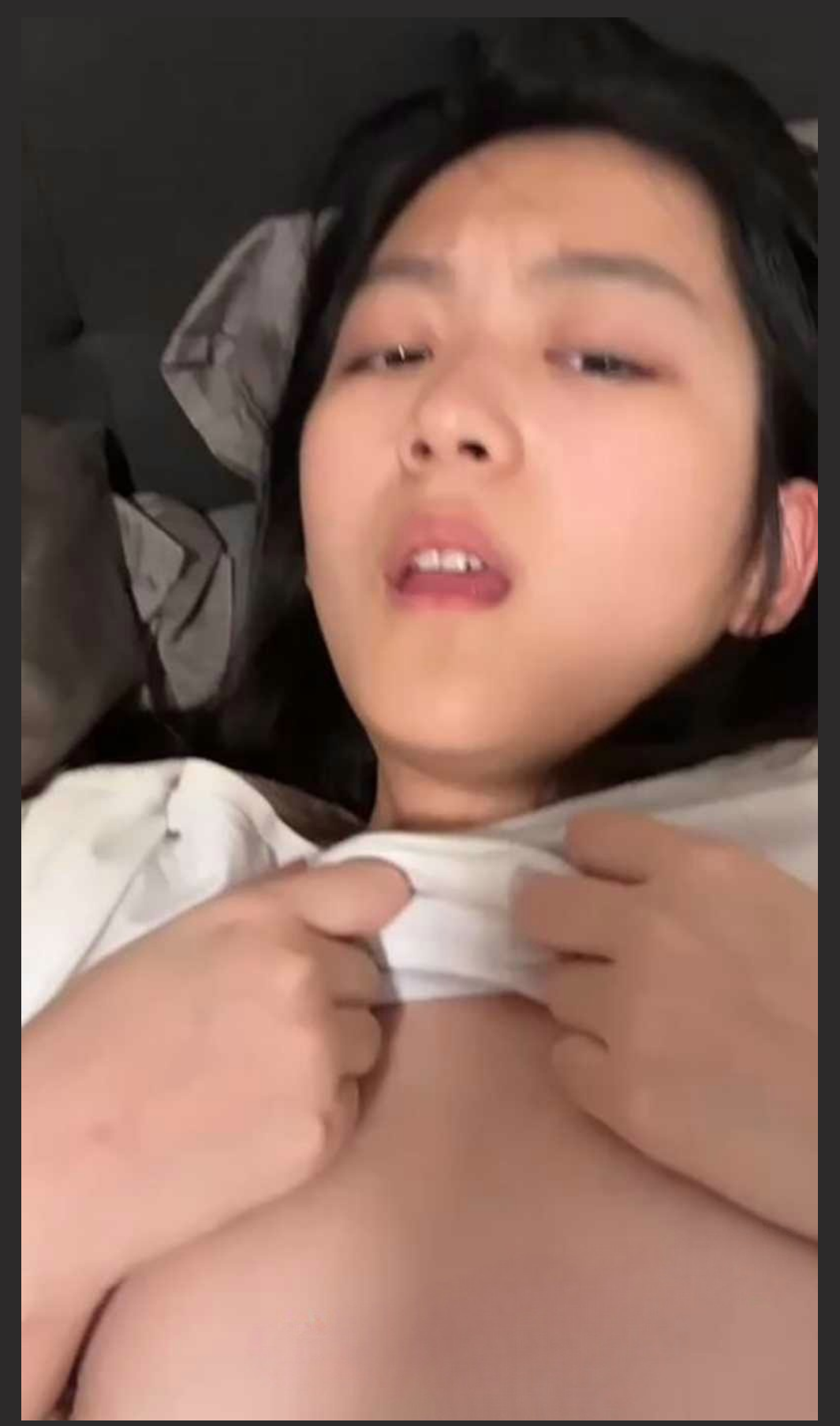 四川传媒学院 舞蹈系大一学生妹 超极反差 带上眼镜的瞬间感觉直接拉满 瓜友投稿