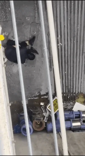 【门事件】安徽马鞍山某大学❤️男女大白天就在校外过道打野战视频！