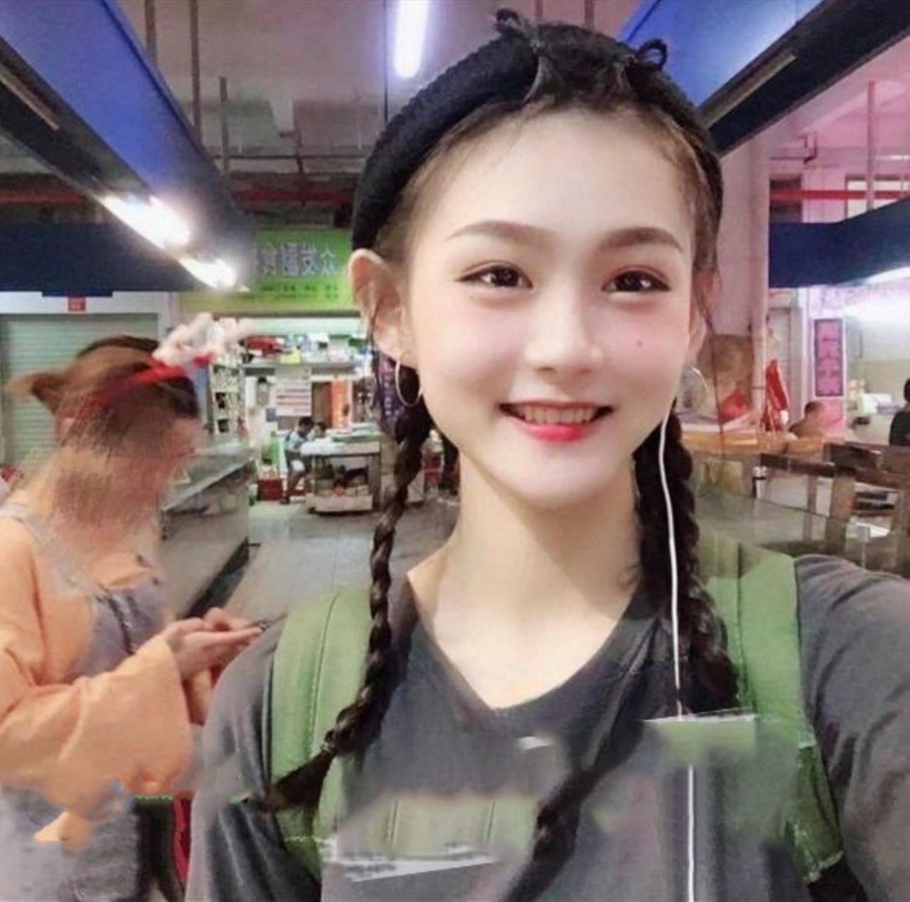 华中师范大学高颜值学生妹 蔡靖薇 因网贷无力偿还 室友介绍出卖自己的第一次破除视频泄