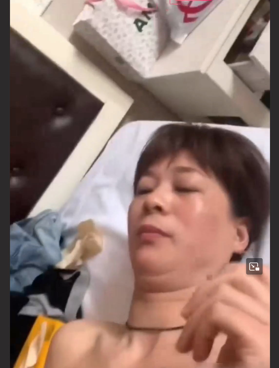 既是月嫂也是骚鸡 天鹅到家月嫂 勾引宝爸发生关系 50岁的熟女真会叫 被宝妈当场抓包