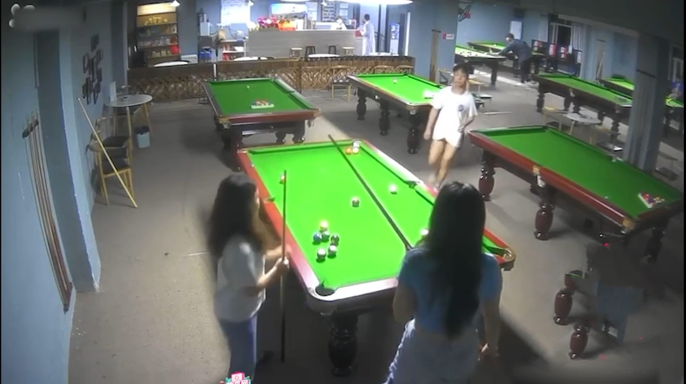 打炮圣地台球厅！台球厅确实是个好地方，不但可以打台球还可以打炮！