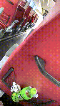 原则上是不行，但是很难对你说不，早上还没睡醒就接到甲方爸爸的电话，叫我过去他房间陪他