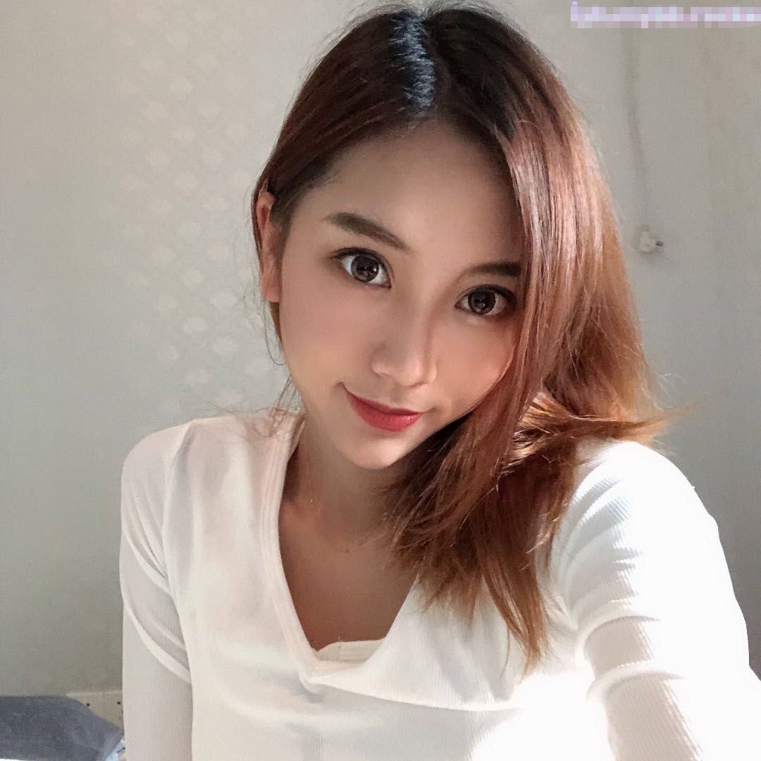 骚货闺蜜臀部就是翘 谁来管管这个大屁股 撅着大肥屁屁勾引我 只能不客气先操为敬了 被无套输出