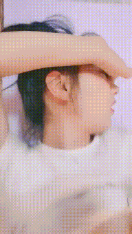 被爸爸玩坏了，太爽了，小穴被玩的抖的不行了！10个眼镜9个骚 害羞的小妹妹女上榨精 白白嫩嫩的小可爱