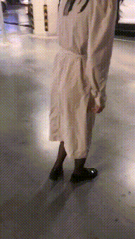 小美女艺高人胆大 挑战羞耻极限 人前全裸丝袜口交 被操到潮吹 死死捂住嘴生怕叫出声来 极度淫荡