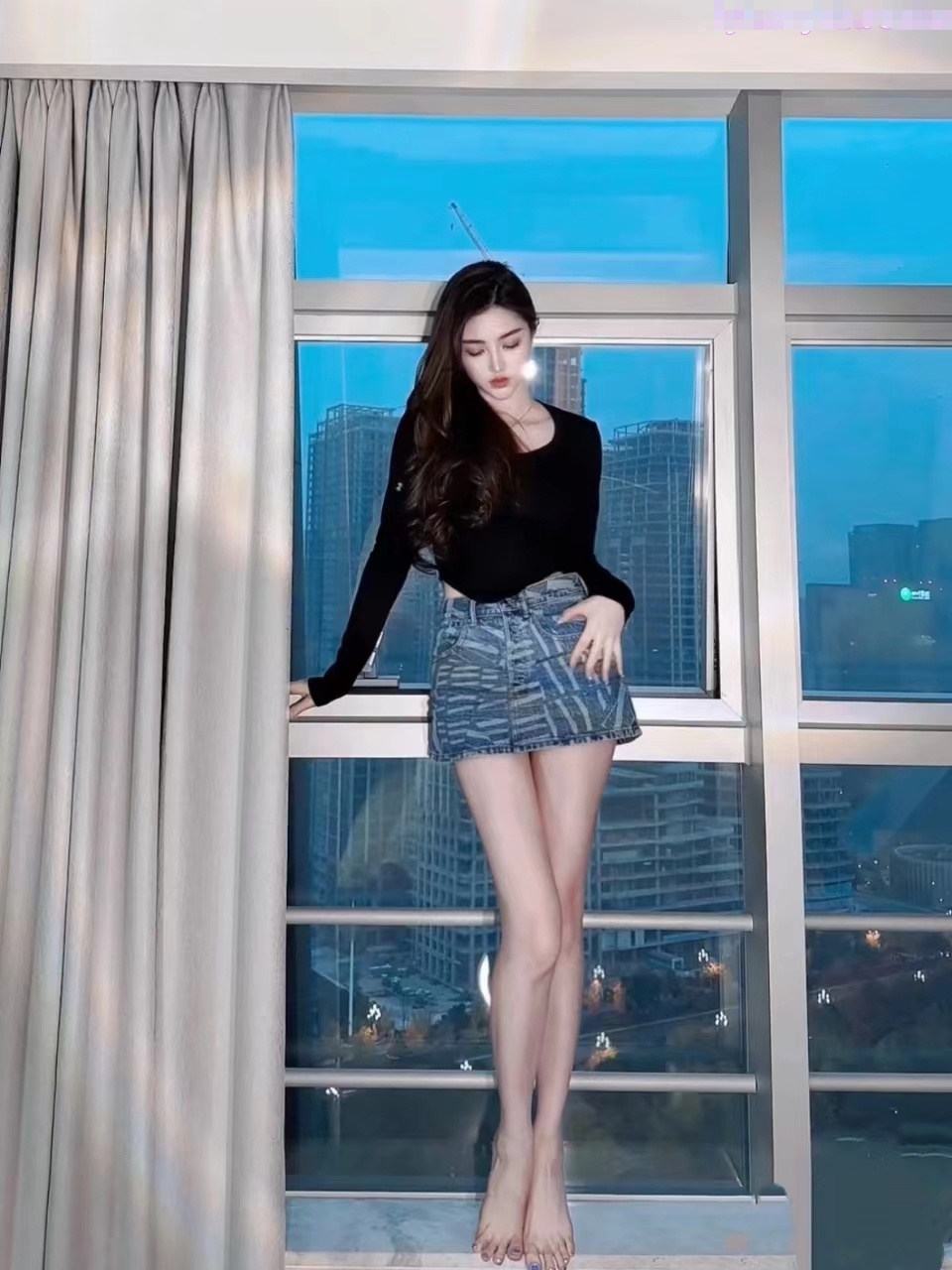 老婆的玉唇包裹着一个单男的鸡吧 蜜穴还在被另一根操的啪啪作响整个新婚婚房都是淫叫声