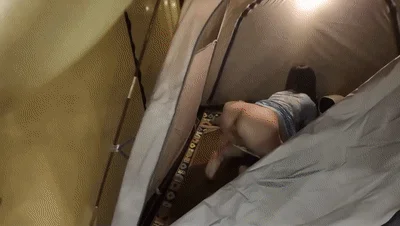 野营户外艹逼，白虎无毛馒头逼，无套插入爽翻天！