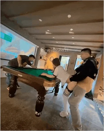 极品网红美杜莎最新付费私拍 红边黑丝高跟3P诱惑 露营帐篷陌生人3P操