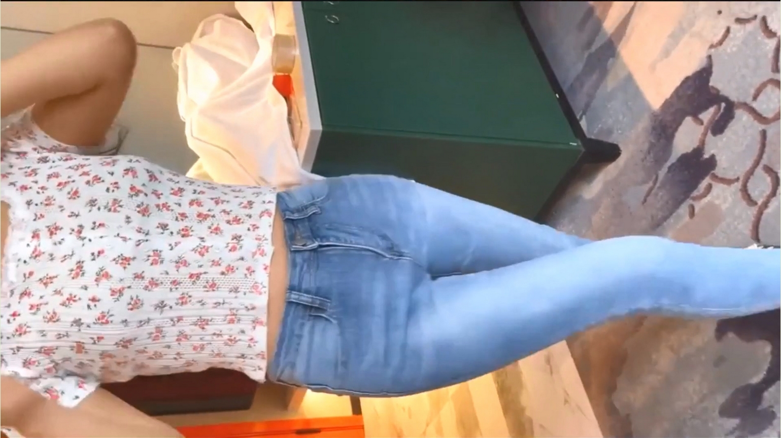 真实偷情，旁边就是电梯，骚逼想叫又不敢叫，人生赢家约炮 白领 人妻 御姐