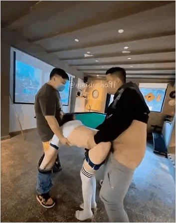 极品网红美杜莎最新付费私拍 红边黑丝高跟3P诱惑 露营帐篷陌生人3P操