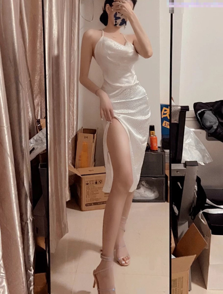 曾经外表光鲜亮丽漂亮清纯高贵的我，重新回到大学时的淫荡模样，彻底沦为单男们的性奴母狗！被操的抽搐不停