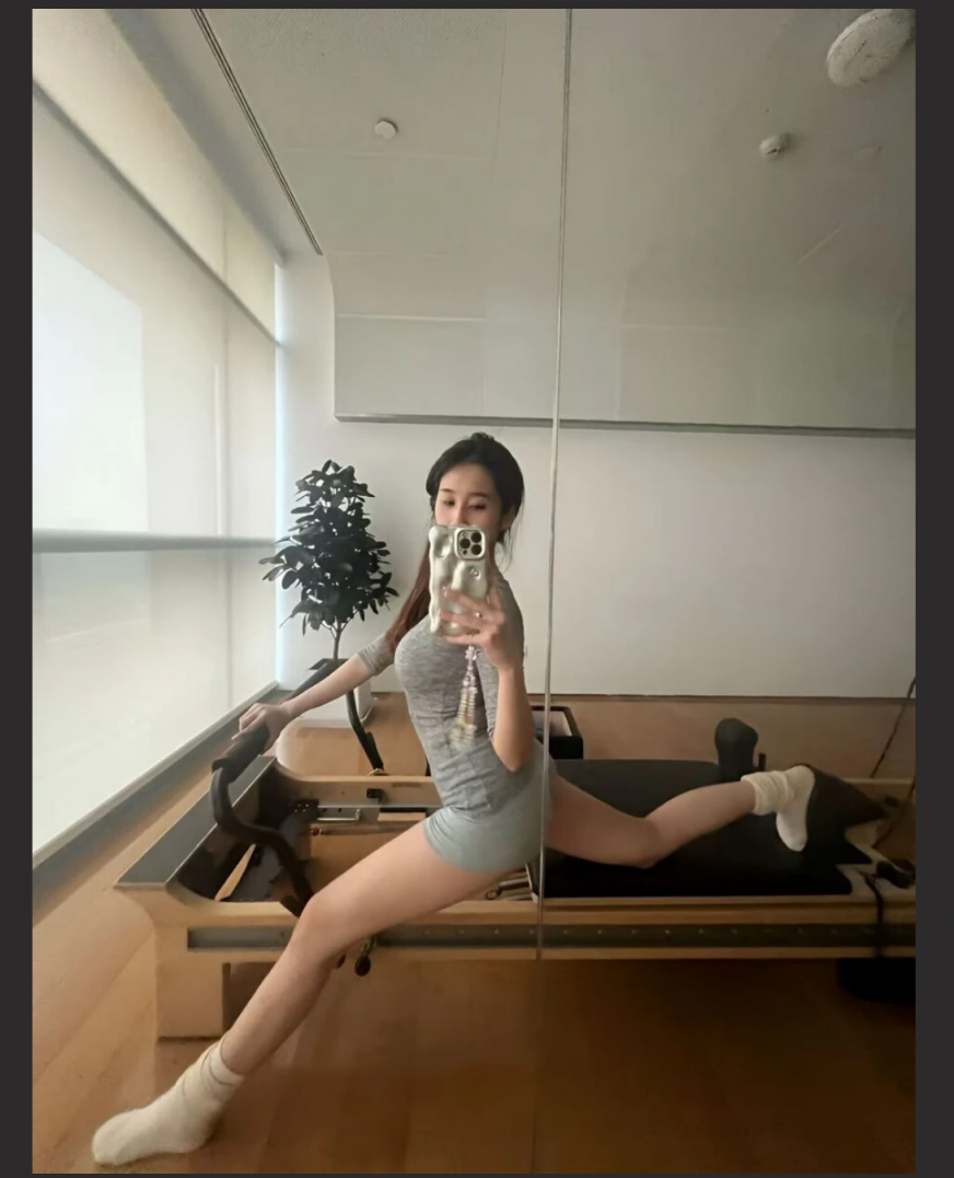 山东大学威海校区刘佳佳暑假接单金主爸爸 刷爆朋友圈 放荡模样 让人心痒痒