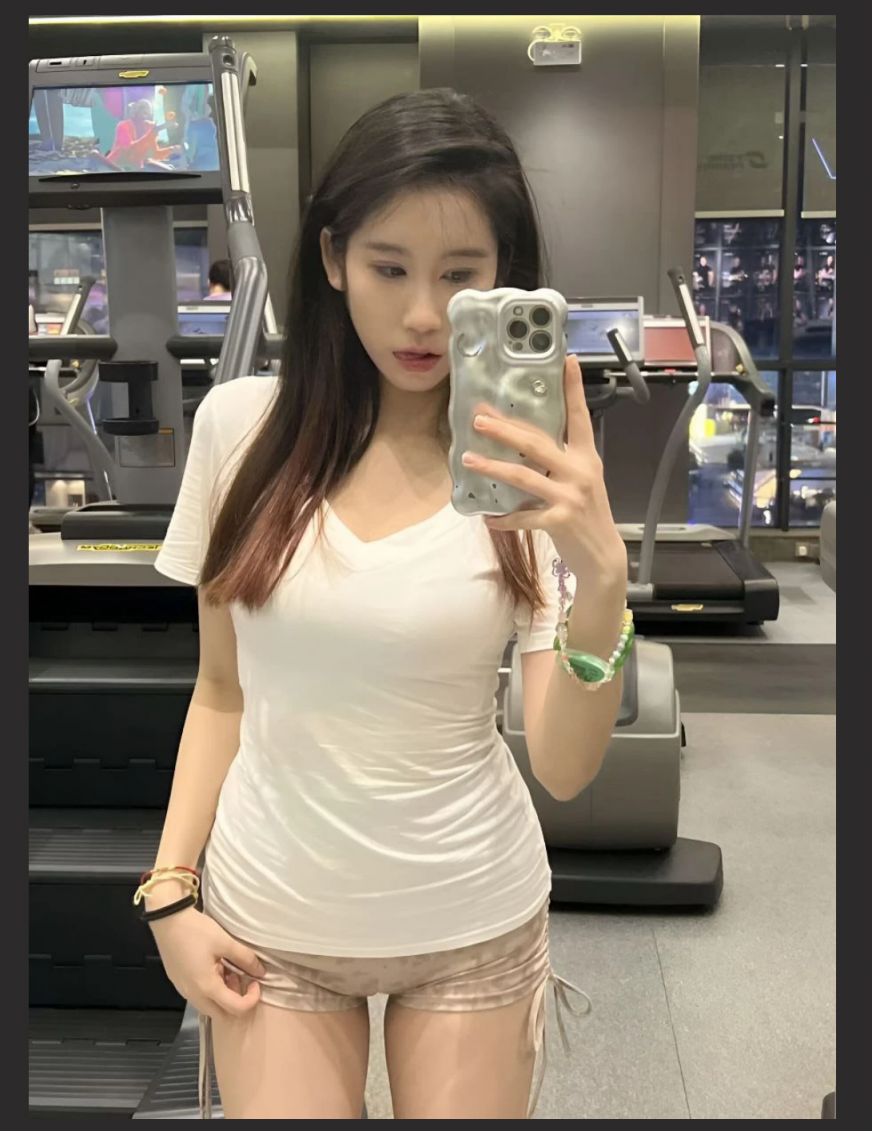 山东大学威海校区刘佳佳暑假接单金主爸爸 刷爆朋友圈 放荡模样 让人心痒痒