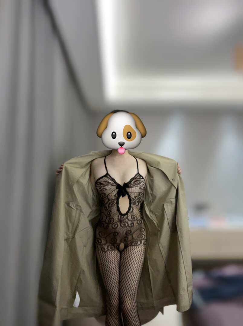 {泡芙第三次露出在某奢侈品商场男厕所！！}上瘾了太恐怖了。。。。