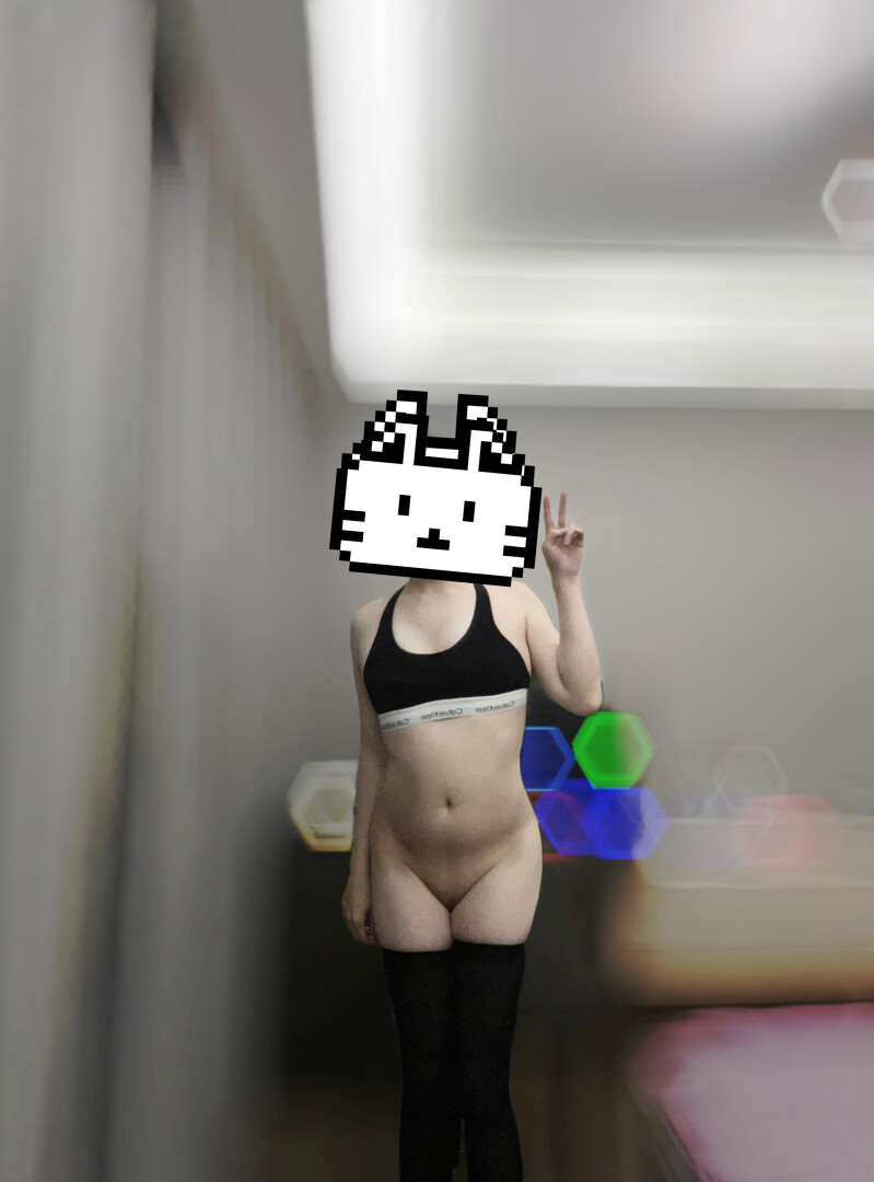 {泡芙第二次露出！！，地点：男厕}有些事情是真的会上瘾的，顶着38度的高烧实践人身第二次露出了！！