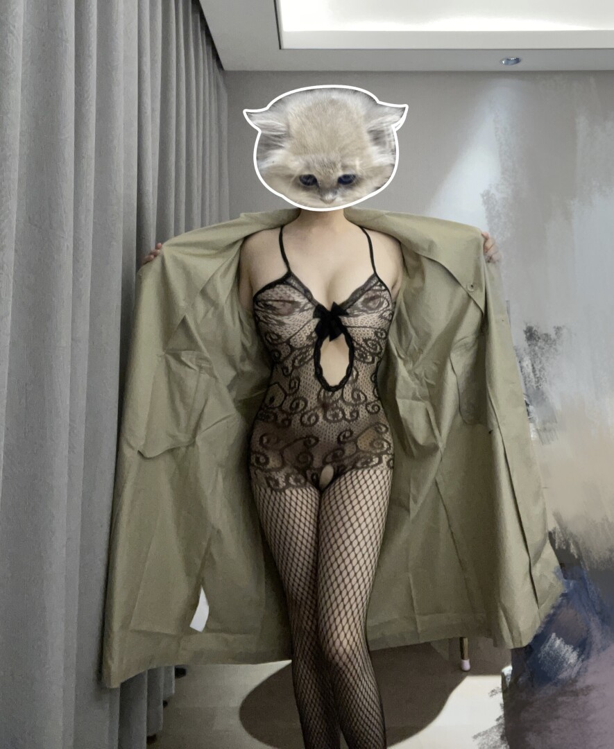 {泡芙第三次露出在某奢侈品商场男厕所！！}上瘾了太恐怖了。。。。