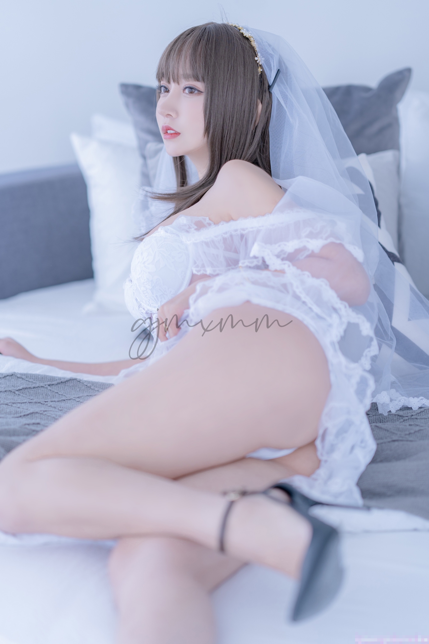 校园女神被金主爸爸蹂躏爆操 清纯靓丽的外表下又一颗淫荡的心 撅高高屁股主动用小穴温暖爸爸的大鸡巴