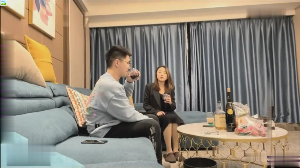 纹身渣男酒吧搭讪高冷御姐 ❤️带回酒店智斗一番成功灌醉弄上床谁知操到一般发酒疯