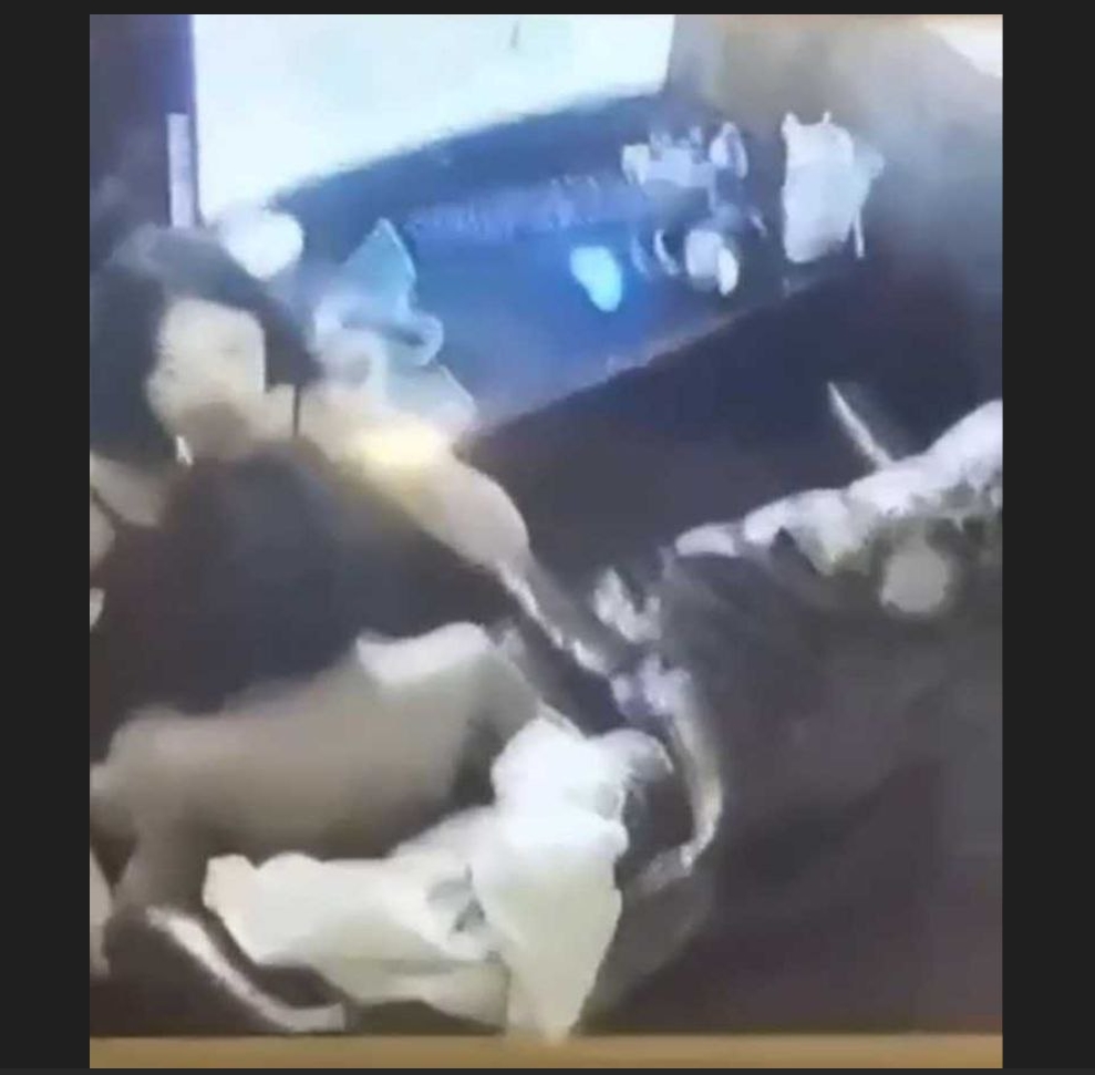 逆天小情侣网吧做爱还挑衅网管 这嚣张跋扈的态度必须让她在网上爆火！