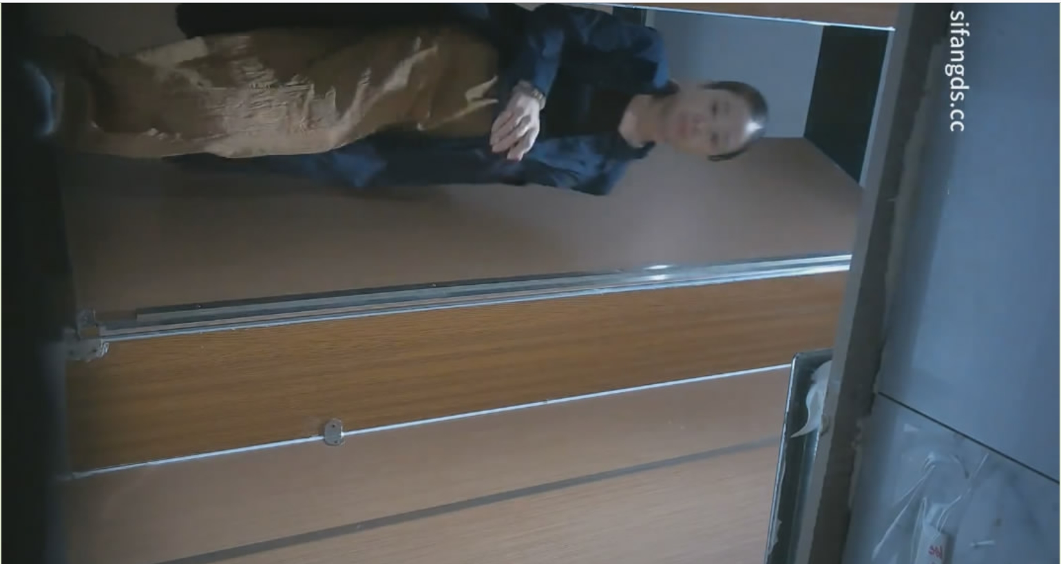 新流出❤️厕拍大神潜入旅游景区游乐场女厕❤️露脸全景后拍游客尿尿其中有几个年轻靓妹