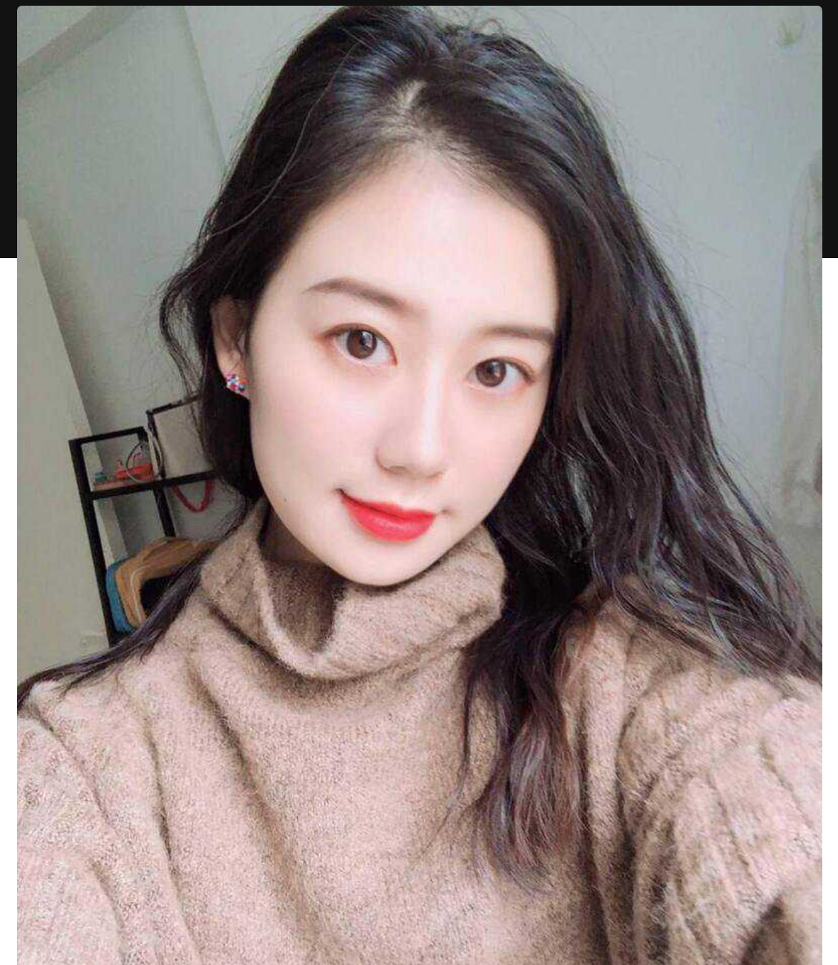 济南26岁小少妇何敏洁穿着情趣内衣给土豪老公足交，主动扶套插入，后入骑乘