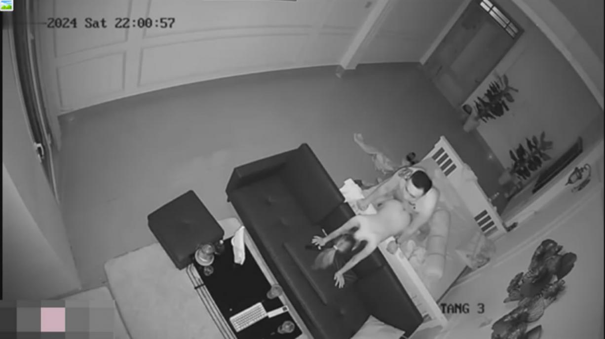 新黑客破解摄像头偷拍❤️晚上下班前秘书被领导叫到办公室干一炮才让她回家