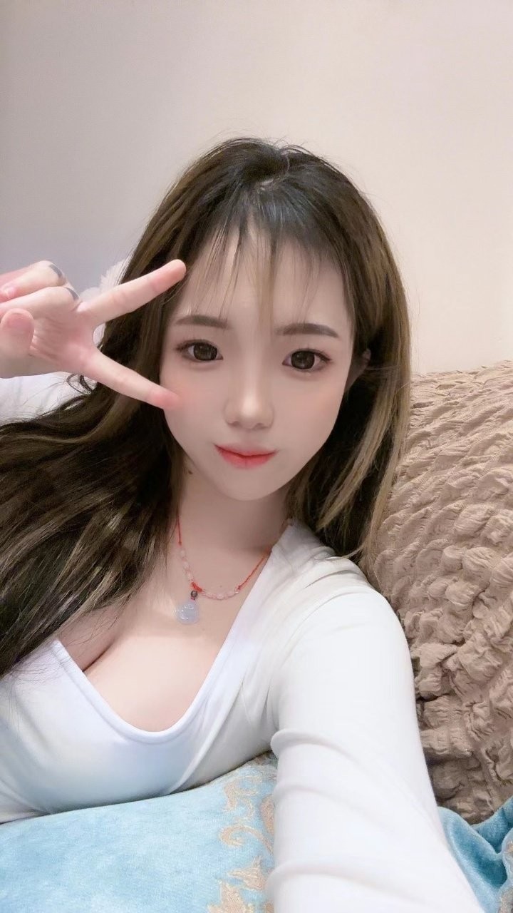 身材一级棒的小母狗 嗲声嗲气 萌萌的外表又纯又欲 长发及腰蜜桃臀活力四射视觉感超强