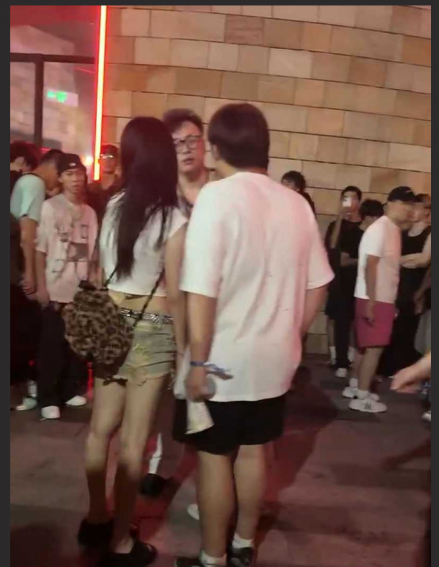 厦门福馆演唱会大瓜！名场面之她给我吃鸡吧给我吞精的时候你在哪？榜一大哥爆踹捞女与男闺蜜 曝光吞精视频