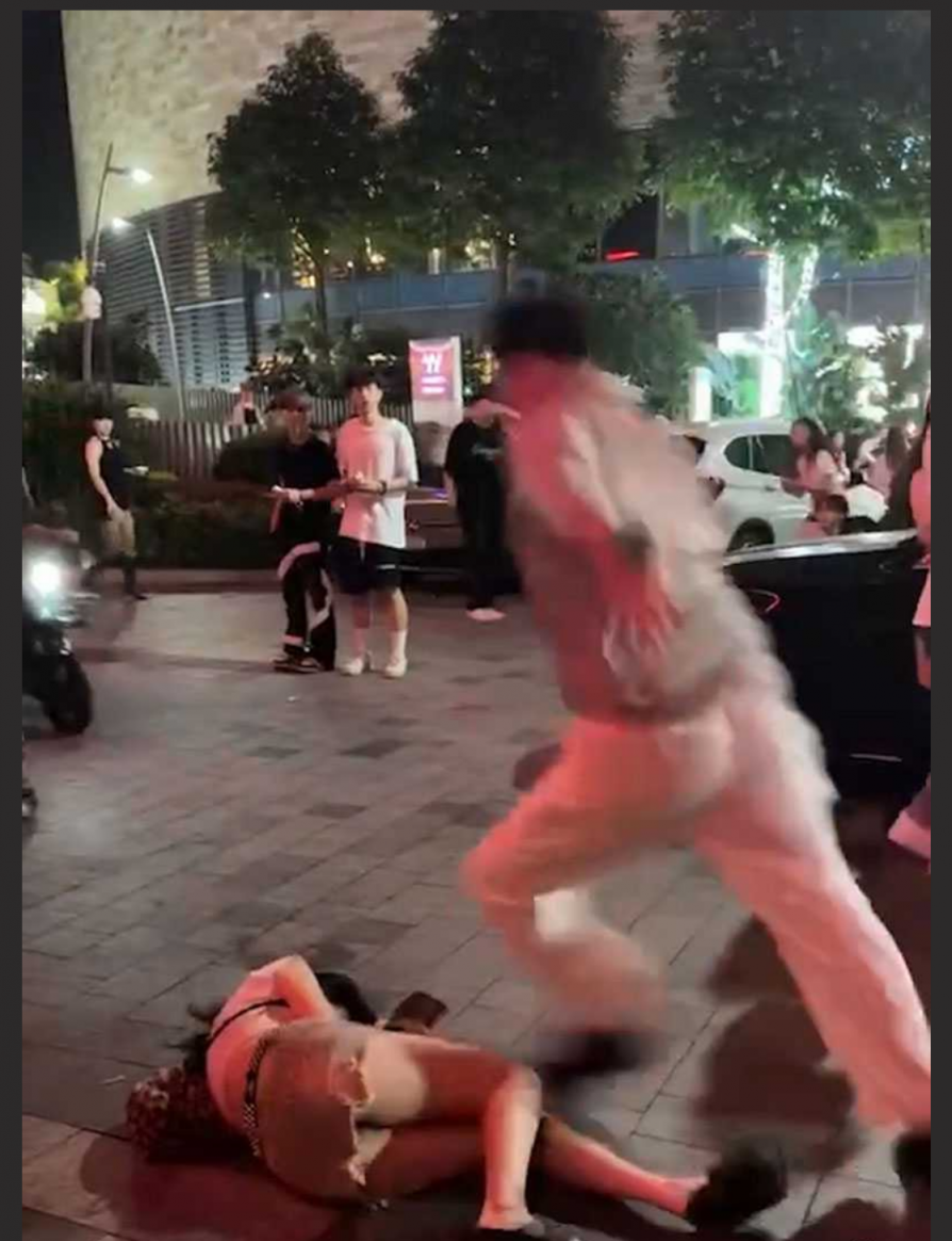 厦门福馆演唱会大瓜！名场面之她给我吃鸡吧给我吞精的时候你在哪？榜一大哥爆踹捞女与男闺蜜 曝光吞精视频