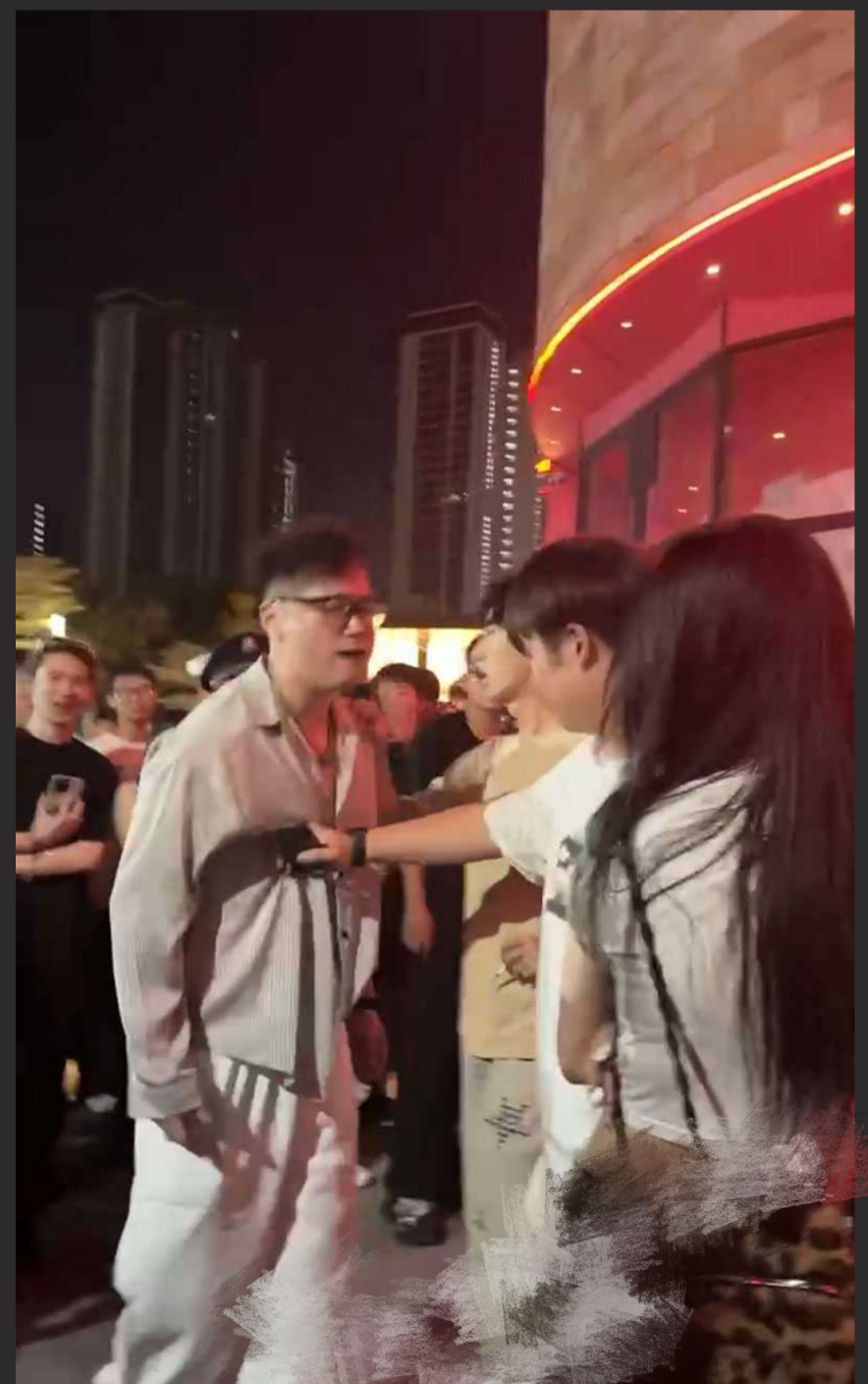 厦门福馆演唱会大瓜！名场面之她给我吃鸡吧给我吞精的时候你在哪？榜一大哥爆踹捞女与男闺蜜 曝光吞精视频