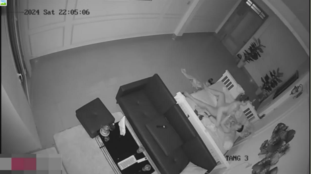 新黑客破解摄像头偷拍❤️晚上下班前秘书被领导叫到办公室干一炮才让她回家