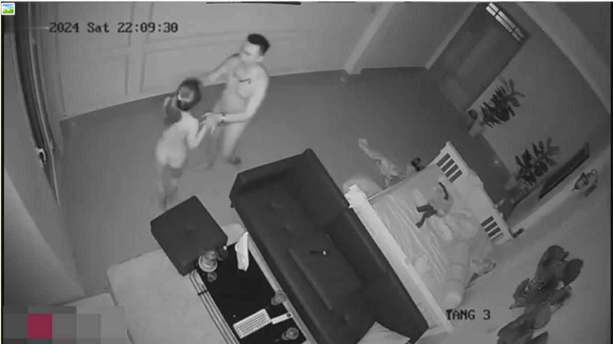 新黑客破解摄像头偷拍❤️晚上下班前秘书被领导叫到办公室干一炮才让她回家