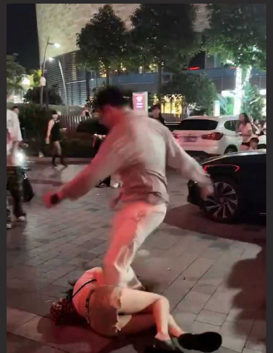 厦门福馆演唱会大瓜！名场面之她给我吃鸡吧给我吞精的时候你在哪？榜一大哥爆踹捞女与男闺蜜 曝光吞精视频