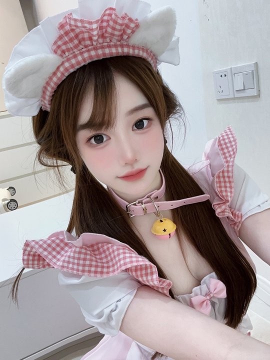 身材一级棒的小母狗 嗲声嗲气 萌萌的外表又纯又欲 长发及腰蜜桃臀活力四射视觉感超强