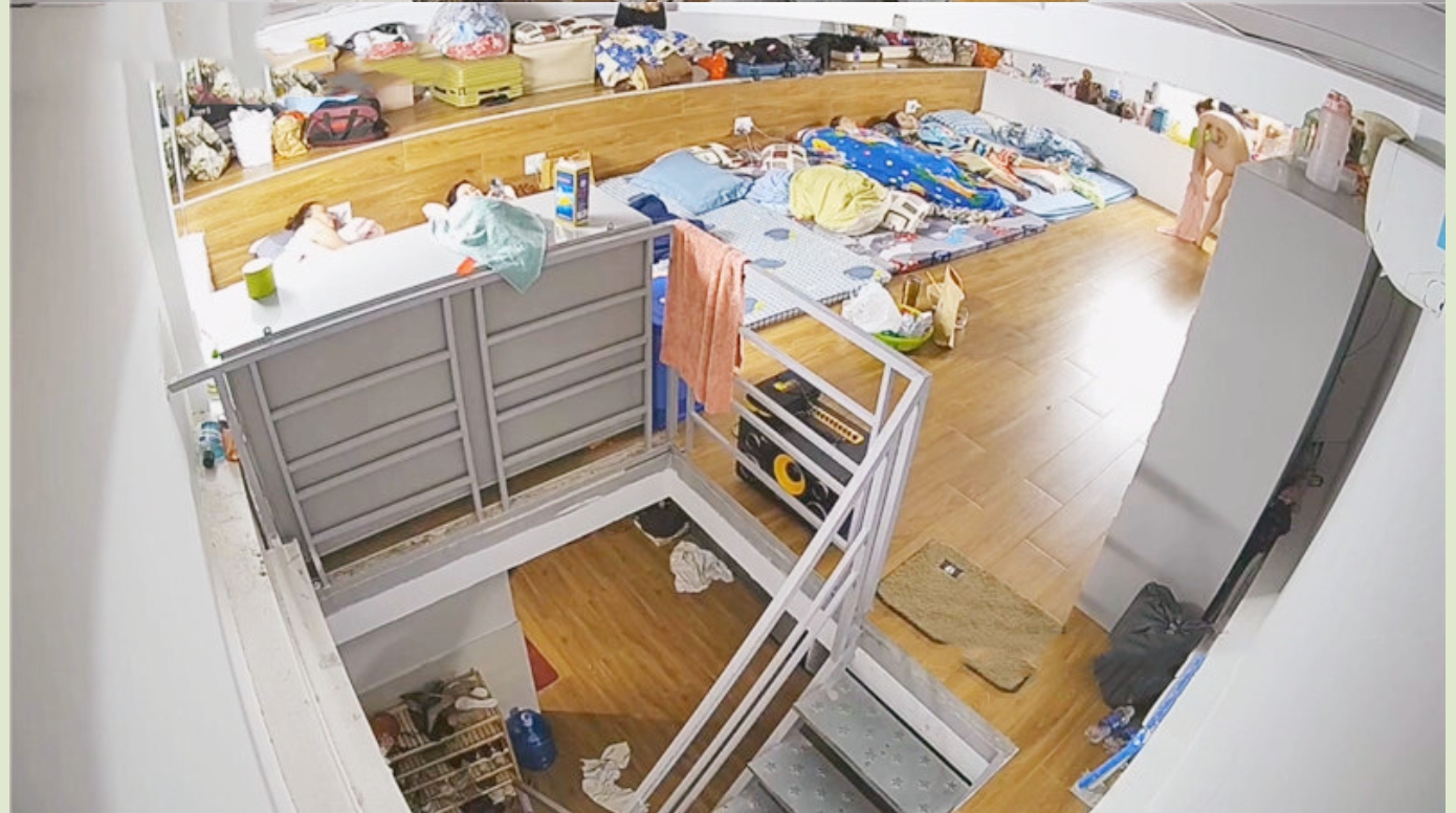 《黑客破解》偷窥多位美女技师刚洗完澡❤️光溜溜的到处跑