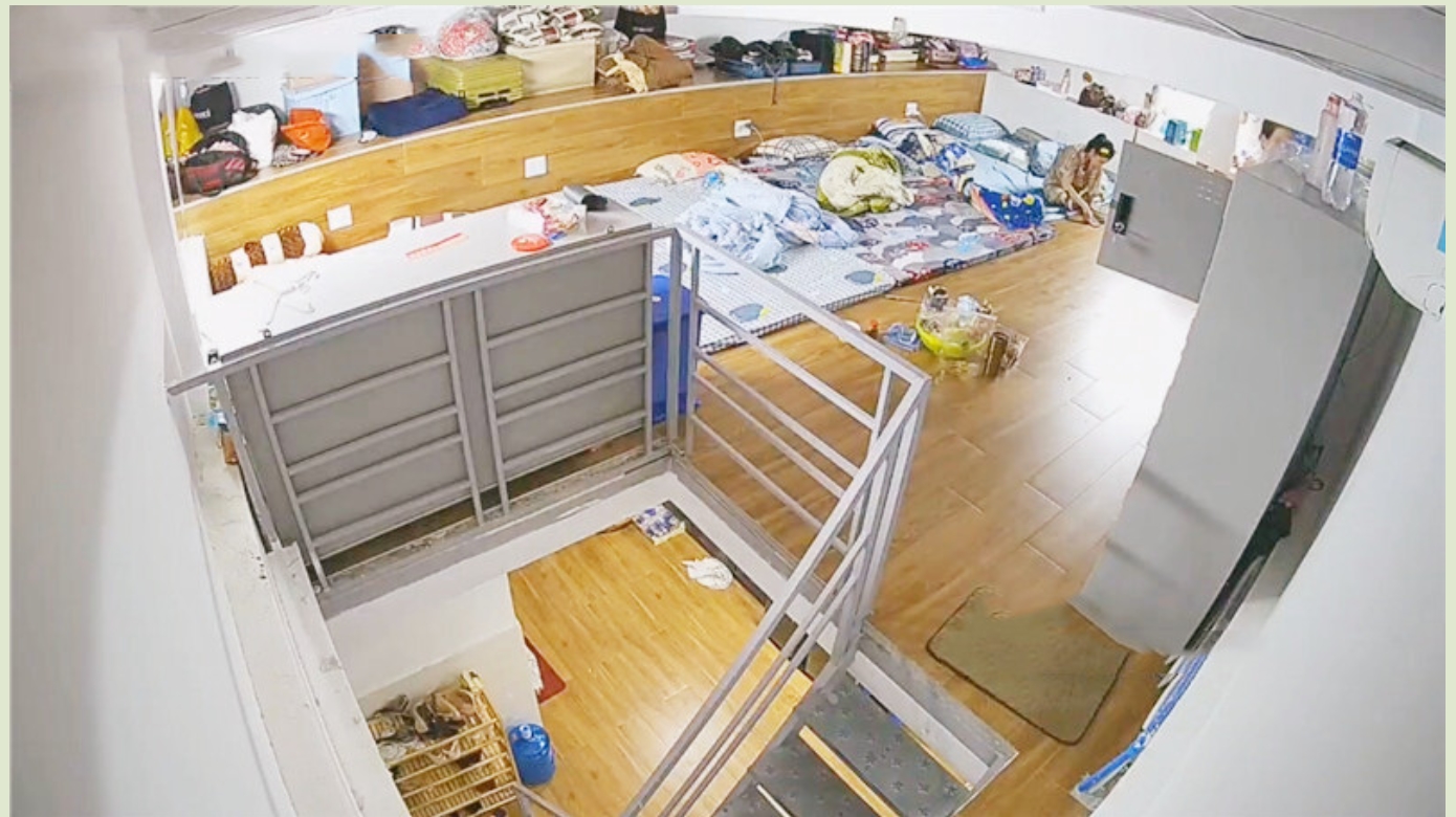 《黑客破解》偷窥多位美女技师刚洗完澡❤️光溜溜的到处跑