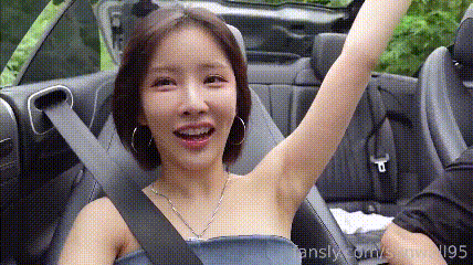 大奶美女 富二代开着豪车带美女兜风 妹子表情好兴奋 随便在路边把事办了