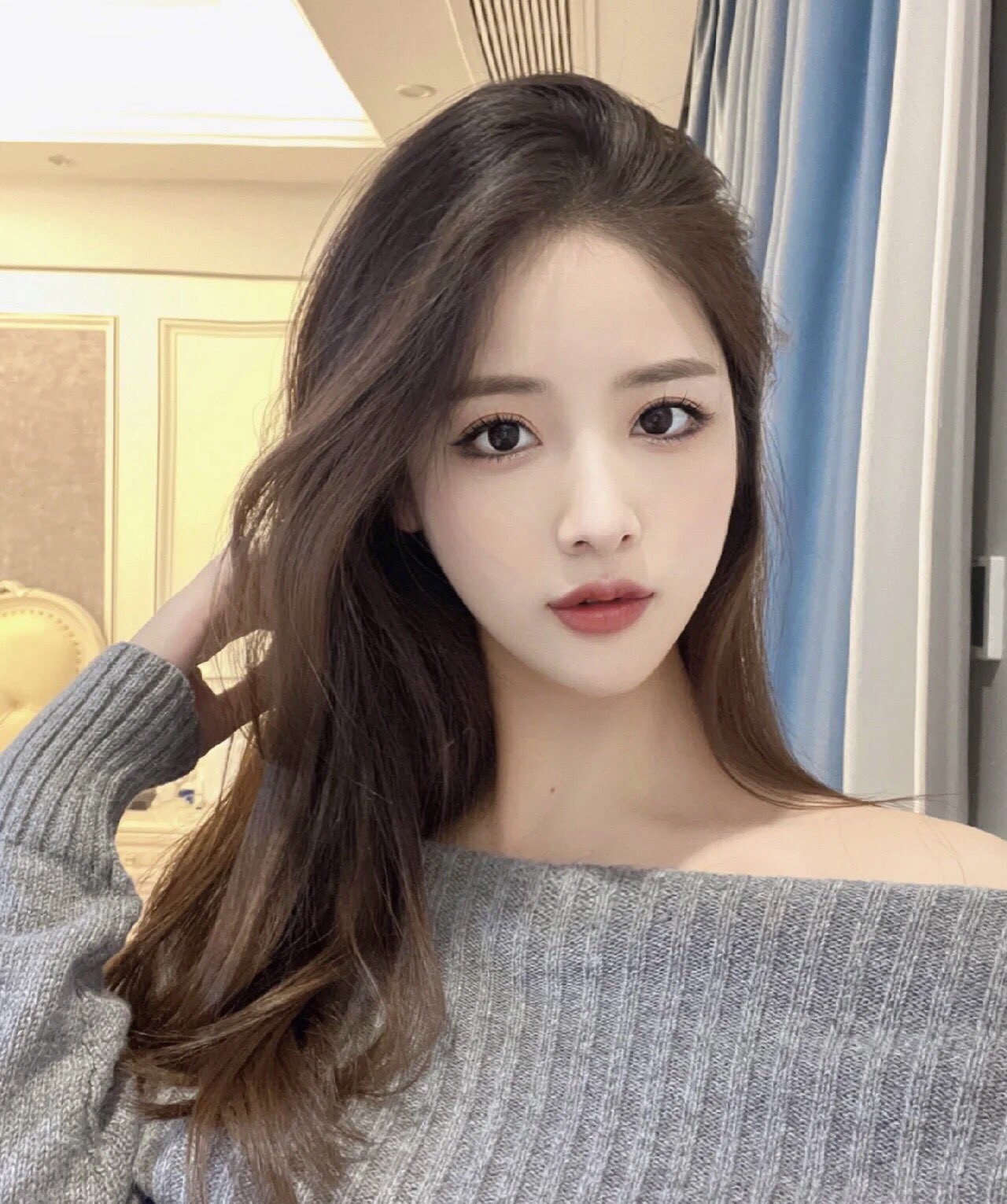 人生得意须尽欢,特意穿上空姐装来满足领导的制服嗜好,在粗壮的大鸡鸡面前,被彻底征服了,好久没这么享受