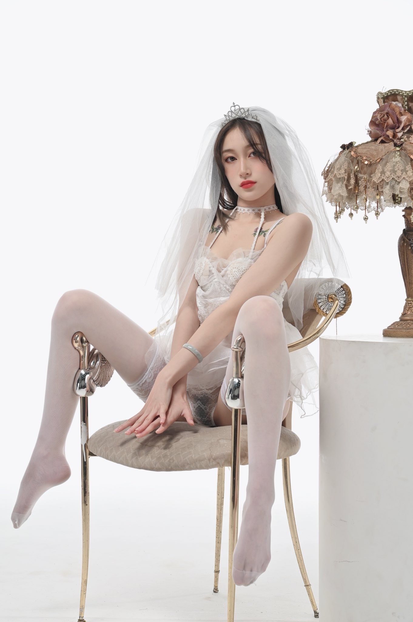 人生得意须尽欢,特意穿上空姐装来满足领导的制服嗜好,在粗壮的大鸡鸡面前,被彻底征服了,好久没这么享受