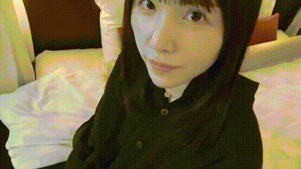 大奶人妻 皮肤超白 身材丰满 白虎鲍鱼淫水超多 被大肉棒无套输出 内射