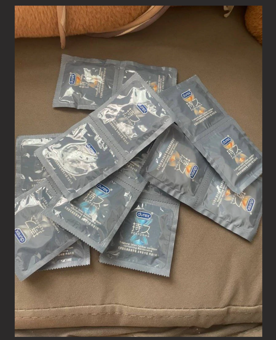 带妹子看陈奕迅演唱会 当晚就去酒店啪啪了 小穴很嫩 一看就是还没有完全被开发