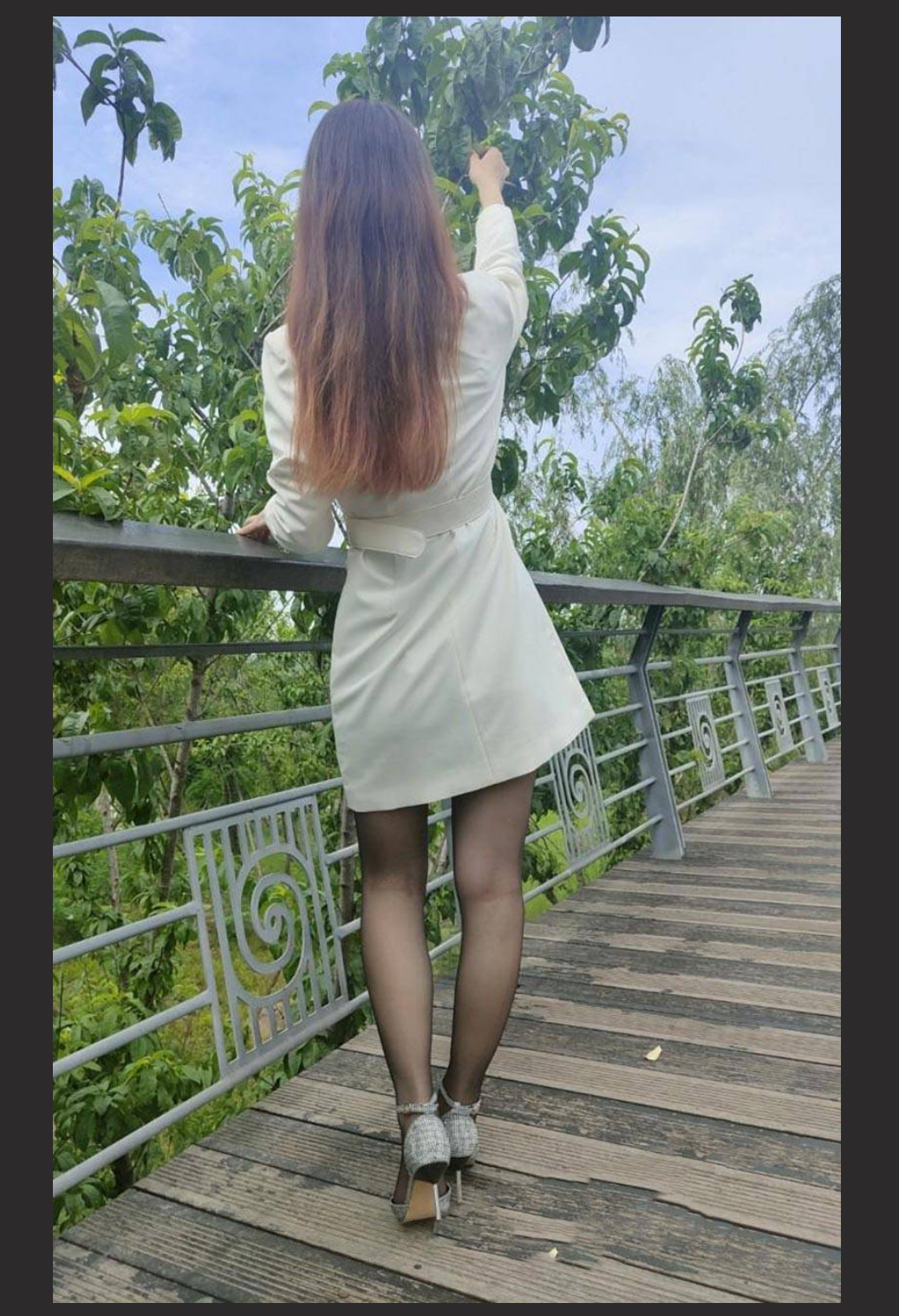 野战就要被人看到才刺激，被人偷偷视操的感觉太爽