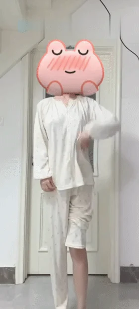 ❤️猎奇❤️最近抖音超火的凤舞九天曲❤️裸舞开关灯凤舞九天，网红桃柒酱被大哥真实私拍！