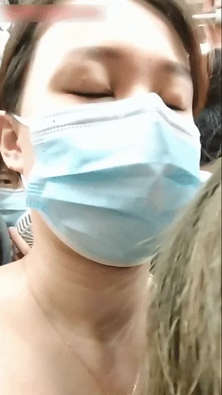 最新顶级✅重磅✅稀缺❤️顶臀系列❤️三人围猎把女神顶哭，28部高颜美女