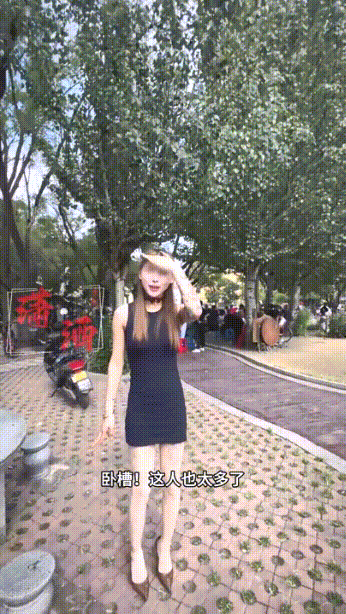 在别人眼里是清纯舞蹈生 在这只配做下贱母狗 骚逼塞丝袜撒尿 白丝一字马滴蜡