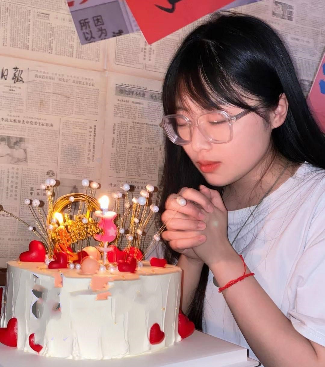 哈尔滨医科大学眼镜妹段R琳18岁妹妹的成人礼 生日当天被无套内射！